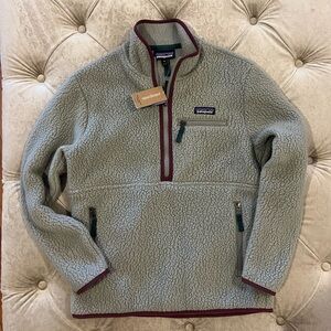 Brand new with tags women’s retro Patagonia Pile 1/4 zip Marsupial. Size XS